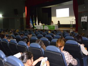 Debate e palestra marcam o primeiro dia do 5º Seminário das Especializações Proeja e EPT