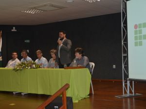 Servidores do Ifes discutem sobre Ensino Médio Integrado em evento no Campus Cariacica