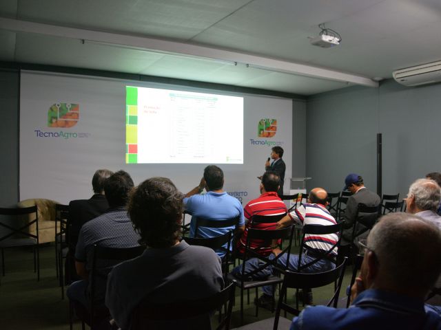 Alunos e professores apresentam produtos e protótipos no TecnoAgro