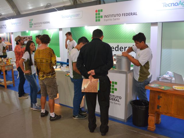 Alunos e professores apresentam produtos e protótipos no TecnoAgro