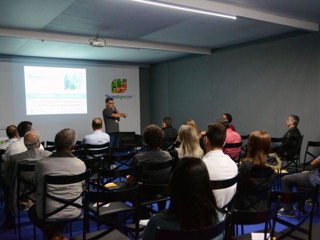 Alunos e professores apresentam produtos e protótipos no TecnoAgro