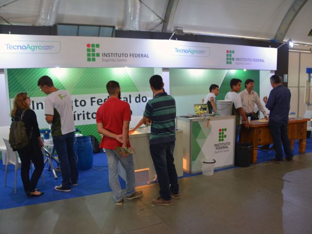 Alunos e professores apresentam produtos e protótipos no TecnoAgro