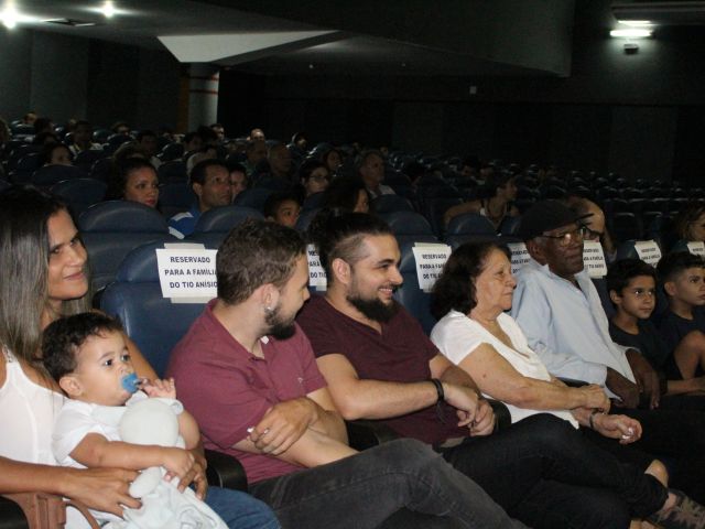 Estreia oficial do Cineclube Tio Anísio tem homenagem, pipoca e reflexão