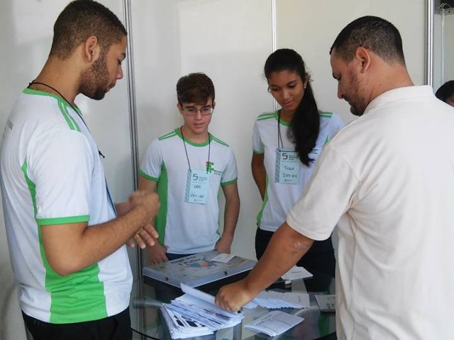 Trabalho de alunos de Nova Venécia ganha destaque na Feira de Matemática