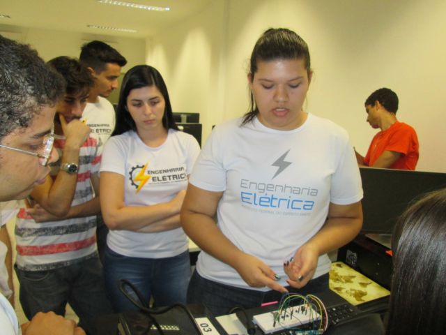 Alunos de Engenharia Elétrica apresentam trabalhos finais de linguagem de programação