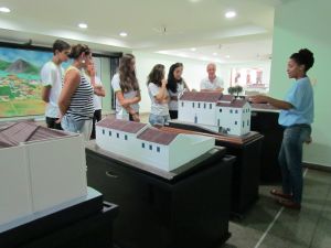 2015 - Alunos do Campus Vitória fazem visita técnica na Escola da Ciência, Biologia e História